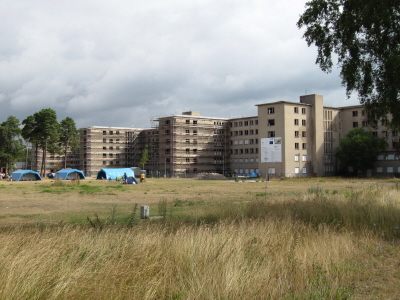 Blick nach links  eingersteter Teil  wird zuknftige Jugendherberge  mit Bildungszentrum ua. mit Ausstellungen u. Mglichkeiten f. Projektarbeiten auch ber Bausoldaten