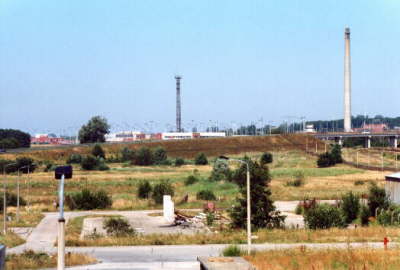 An der Stelle stand mein Heizhaus, denn das letzte halbe Jahr mussten wir heizen, was allerdings keine so schlechte Sache war. Zum grossen Teil bekamen wir Rohbraunkohle zum verheizen, die sah allerdings mehr wie Muttererde aus. Wenn wir mal wieder keine 
