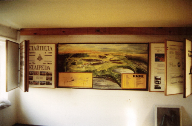 Historienwand im Traditionszimmer, August 1991