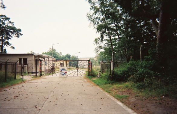 Das Kasernentor � dahinter endete die Freiheit